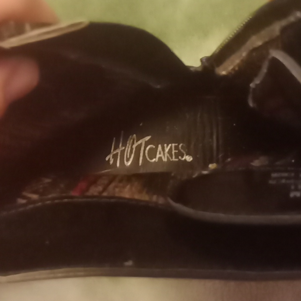Boots - Picture 4 of 4